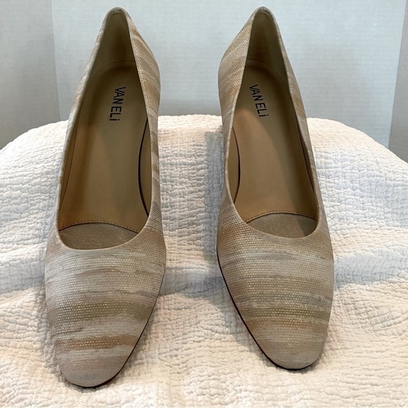 NWOT — Vaneli Gold Embossed 1” Heel Pumps in Size 11 N - Picture 3 of 14